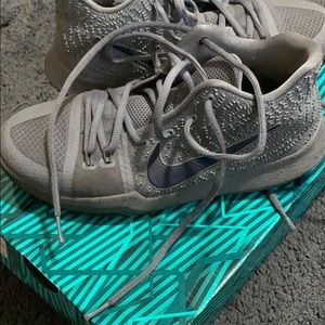 Kyrie 3 size 5.5Y